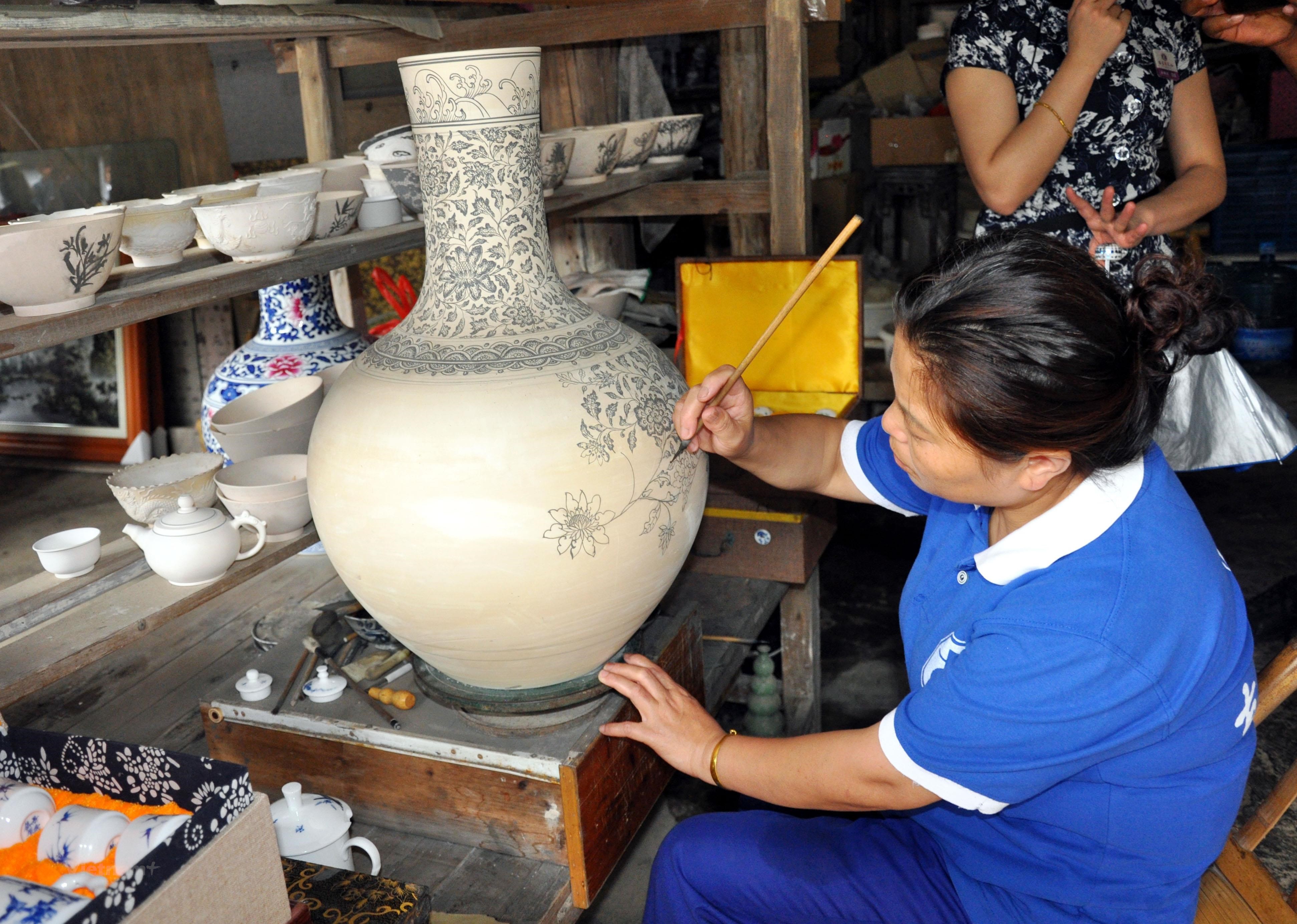 Vietnam exports of fine art ceramics increase in two months